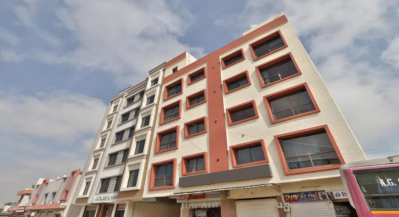 Hotel Kuber Dwārka Zewnętrze zdjęcie